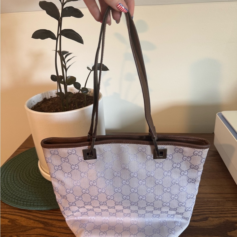 Authentic Gucci GG Lavender/Light Purple Canvas Tote - Picture 2 of 13